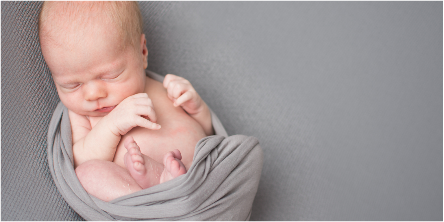 Emerson Brady newborn photos detaila